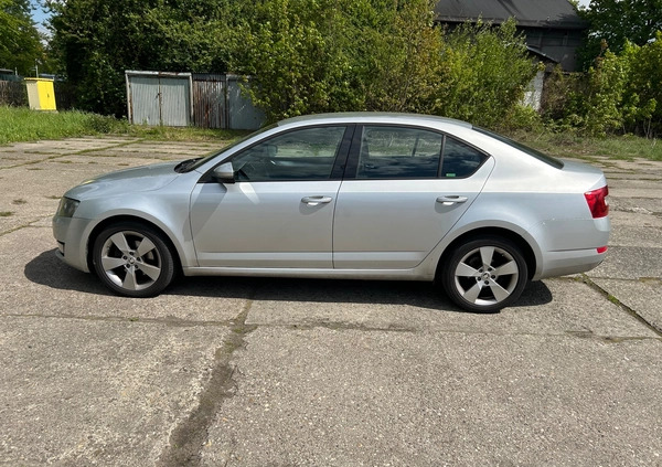 Skoda Octavia cena 40000 przebieg: 247000, rok produkcji 2015 z Katowice małe 154